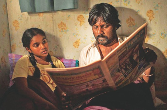 Dheepan và đứa con gái - dù không phải ruột thịt, trong phim Dheepan. Ảnh: Dailystar