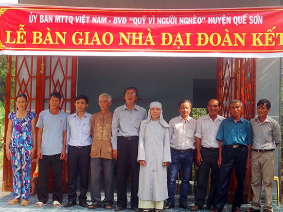 Những năm qua, Ủy ban MTTQ Việt Nam huyện Quế Sơn quan tâm đến việc xây dựng nhà đại đoàn kết cho người nghèo. Ảnh: VĂN HÀO