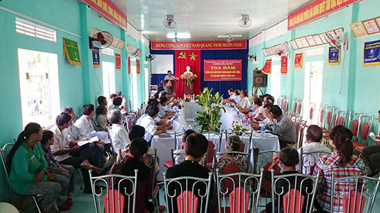 Phường Hòa Hương tổ chức tọa đàm về giải pháp thoát nghèo bền vững. Ảnh: MINH SƠN 