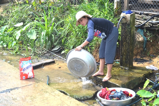 Để thực hiện được các chỉ tiêu nước sạch, việc đẩy mạnh tuyên truyền đến người dân là rất cần thiết. Ảnh: N.Q.V