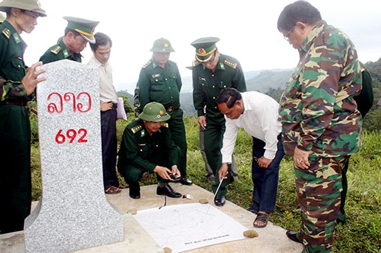 Bộ đội Biên phòng hai tỉnh Quảng Nam và Sê Kông luôn phối hợp chặt chẽ trong công tác cắm mốc biên giới.