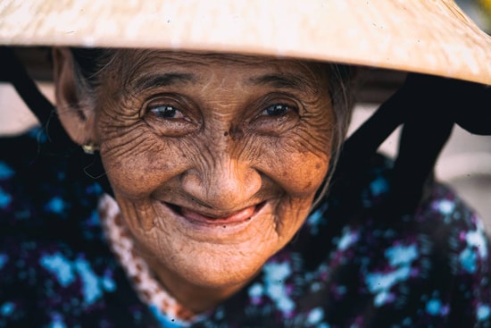 Bà Bùi Thị Xong trong những bức ảnh của nhiếp ảnh gia Réhahn.