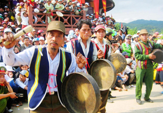 Ngày hội văn hóa 3 xã vùng cao Hiệp Đức được duy trì tổ chức, góp phần gìn giữ văn hóa truyền thống cho đồng bào. Ảnh: ALĂNG NGƯỚC