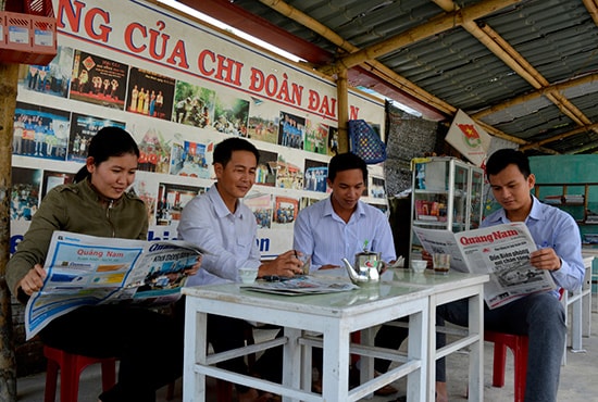 Câu lạc bộ Sách cà phê của Chi đoàn thôn Đại An. Ảnh: XUÂN KHÁNH