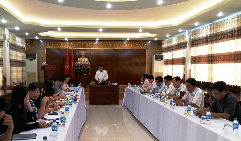 Các thành viên Ban chỉ đạo họp bàn triển khai cuộc vận động “Người Việt Nam ưu tiên dùng hàng Việt Nam”. Ảnh” THANH PHƯƠNG