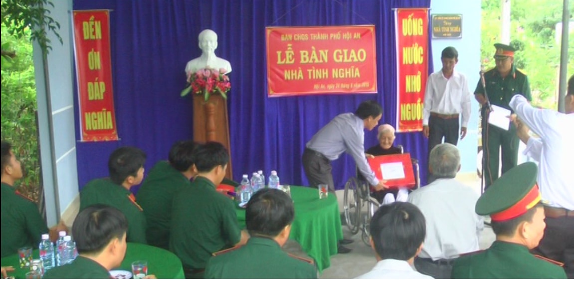 Bàn giao nhà cho mẹ VNAH Nguyễn Thị Ký.