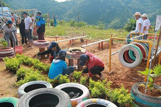 Chẳng bao lâu nữa, các em học sinh ở Nam Trà My sẽ có sân chơi như thế này.