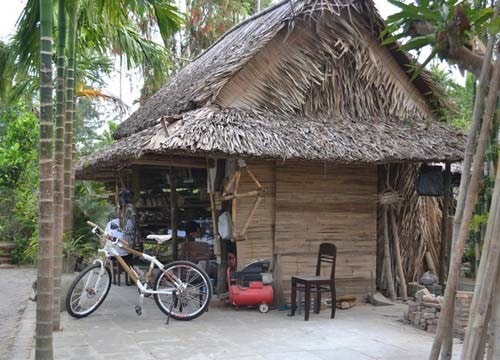 Muoi’s workshop becomes famous for bamboo bicyles.