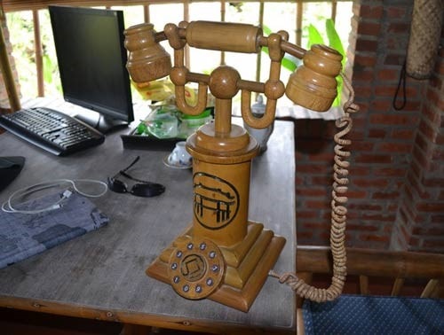 This bamboo telephone can be used as usual. He has combines his knowledge of electronics and talent hand to make this great successful product.