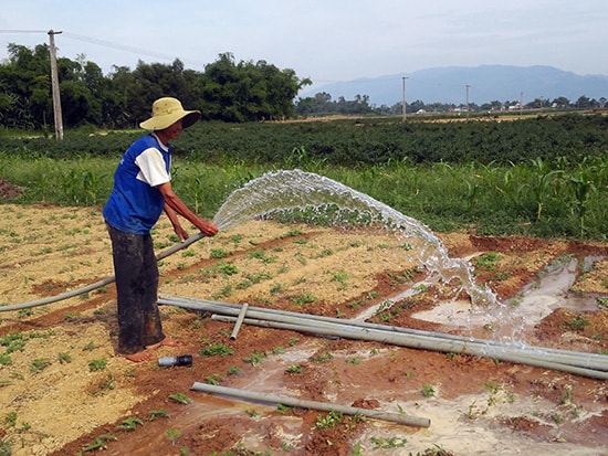 Mùa khô, nông dân vẫn có nước tưới để canh tác.