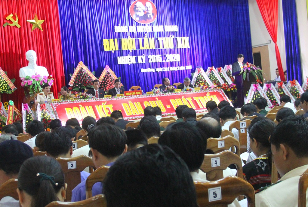 Quang cảnh Đại hội Đảng bộ huyện Nam Giang lần thứ XIX, nhiệm kỳ 2015 - 2020.