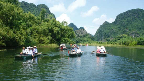 Trên sóng nước Tràng An.