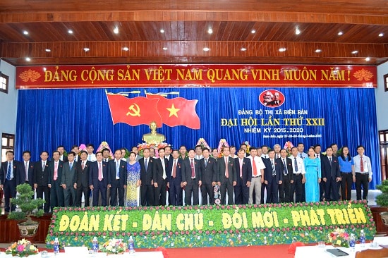 Ban Chấp hành Đảng bộ thị xã khóa mới ra mắt.