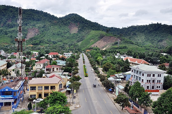 Một góc thị trấn Khâm Đức, huyện Phước Sơn nhìn từ trên cao. Ảnh: VINH ANH