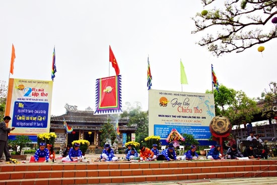 Poetry exchanges on the Poetry Day 2015 at Van Thanh Khong Mieu (Confucian Shrine)- one of the tourism joins in Tam Ky. 