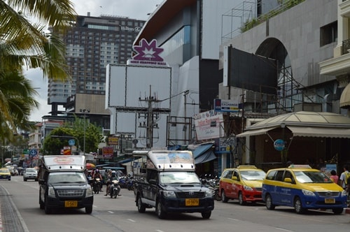 Xe SongTaew, phương tiện giao thông công cộng đặc trưng của thành phố Pattaya được nhiều du khách ưa chuộng