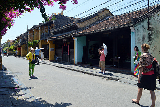 Doanh nghiệp tham gia cuộc thi “Đồng hành với di sản thế giới Hội An 2015” cũng chính là nhằm góp phần bảo tồn phố cổ Hội An.         Ảnh: V.LỘC