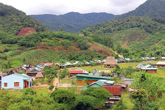 Làng Anoonh, xã A Nông, huyện Tây Giang. Ảnh: ALĂNG NGƯỚC