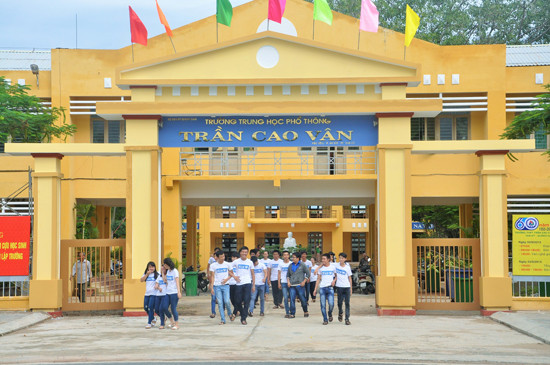 Trường THPT Trần Cao Vân là ngôi trường THPT đầu tiên của tỉnh đạt chuẩn quốc gia. Ảnh: X.P