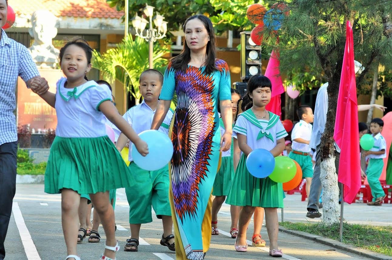 Đón HS vào lớp 1 Trường Tiểu học Nguyễn Văn Trỗi (Tam Kỳ)