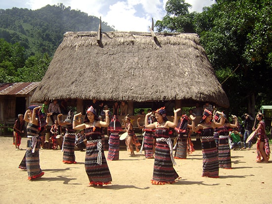 Phát triển du lịch cộng đồng tại Nam Giang nhằm giúp  người dân xây dựng niềm tin về các giá trị văn hóa Cơ Tu của mình. Ảnh: KHÁNH LINH