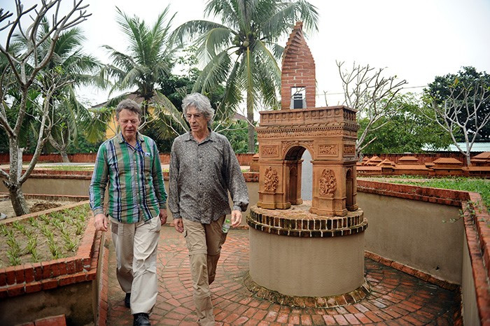 Two artists Douwe Buwalda and Bert van der Sluijs (Dutchs) at the pottery exhibition in Thanh Ha Terra Cotta Park in 2014. Picture: MINH HAI 