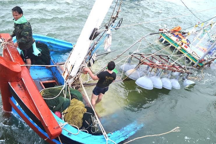 Thiệt hại do chìm tàu ước tính lên đến hàng tỷ đồng.