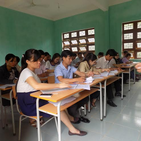 Các học viên tham gia kiểm tra tiếng Ca Dong.