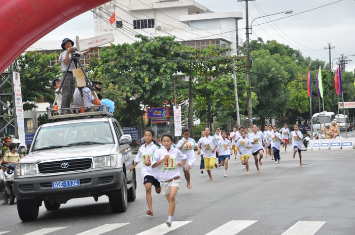 Từ năm 2007 đến nay, Đài Phát thanh - truyền hình Quảng Nam truyền hình trực tiếp, đưa toàn bộ hình ảnh của giải đến với người xem toàn tỉnh và TP.Đà Nẵng qua sóng của Đài Phát thanh - truyền hình TP.Đà Nẵng. Ảnh: ANH SẮC