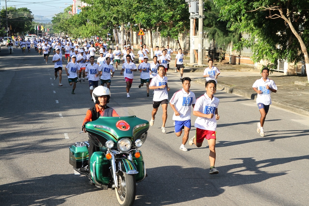 Quyết liệt từ chặng đầu. Ảnh: THÀNH CÔNG