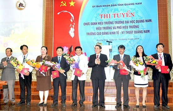 Tháng 3.2014, lần đầu tiên UBND tỉnh tổ chức thi tuyển chức danh Hiệu trưởng Trường Đại học Quảng Nam và Hiệu trưởng, Phó Hiệu trưởng Trường Cao đẳng Kinh tế - kỹ thuật Quảng Nam.                       Ảnh: X.PHÚ