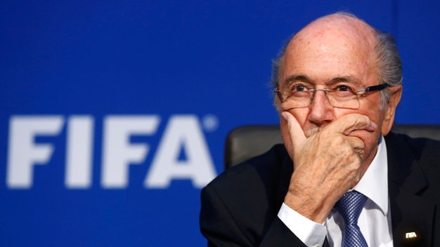 Ông Blatter trong một buổi họp báo của FIFA vào tháng 7-2015 - Ảnh: Reuters