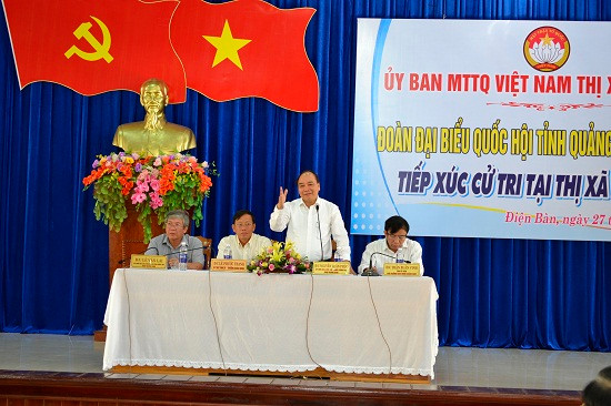 Phó Thủ tướng Nguyễn Xuân Phúc đề nghị Đảng bộ, chính quyền và nhân dân thị xã tiếp tục phát huy tinh thần đoàn kết một lòng.