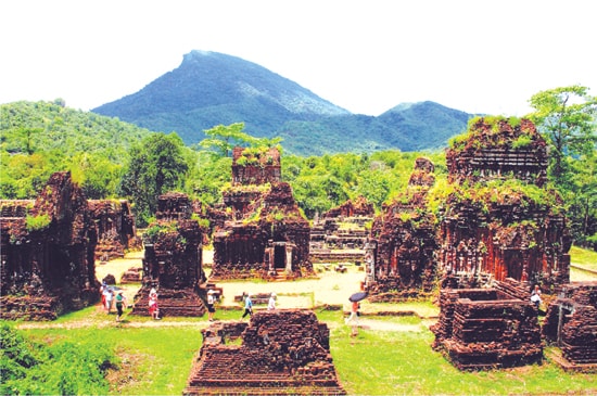 Khu đền tháp Mỹ Sơn – bên cạnh ngân sách còn thu hút các chương trình, dự án trùng tu từ các tổ chức nước ngoài. Ảnh: LÊ QUÂN