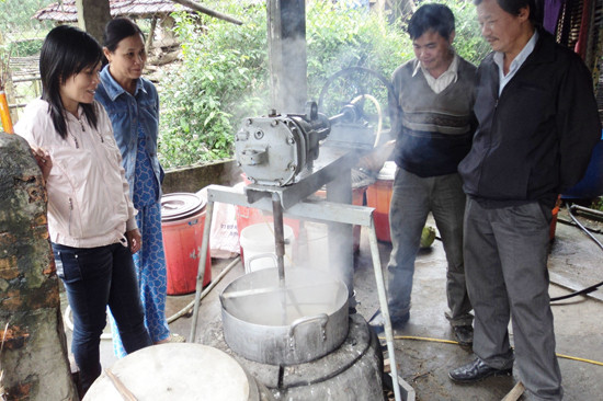 Dây chuyền sản xuất bán tự động đã giúp cải tiến sản xuất ở làng nghề phở sắn Đông Phú (Quế Sơn). Ảnh: BÍCH LIÊN