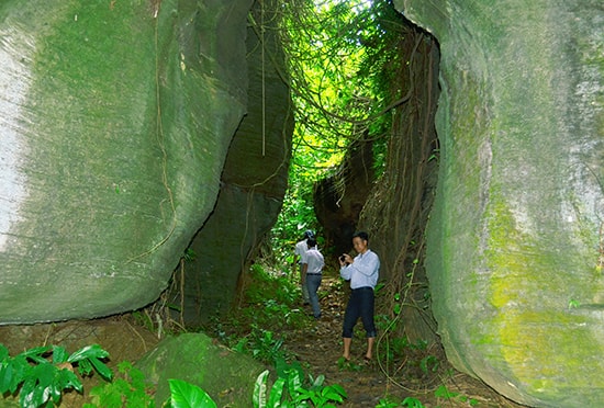 Đường vào Hang Dơi.