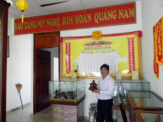 Anh Ngọc Minh với bộ sưu tập nghề kim hoàn.