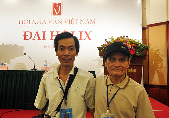 Tác giả và nhà thơ Thanh Quế tại Đại hội Hội Nhà văn Việt Nam lần thứ IX-2015.