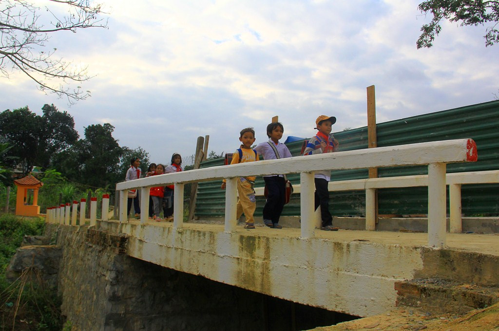 Nhiều công trình dân sinh được thực hiện tại vùng đồng bào dân tộc thiểu số huyện miền núi Nam Giang. Ảnh: ALĂNG NGƯỚC