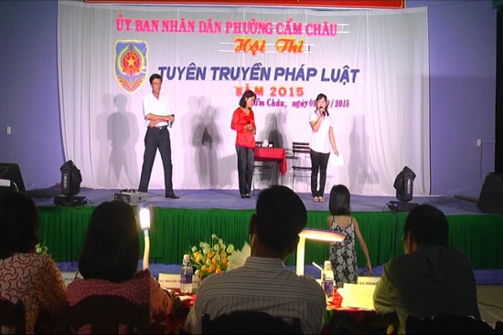 Hội thi “Tuyên truyền pháp luật” bằng hình thức sân khấu hóa tại phường Cẩm Châu, Hội An. Ảnh: L.HIỀN