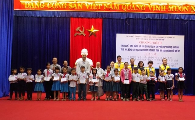 Pupils are given scholarships by the sponsors representatives. 