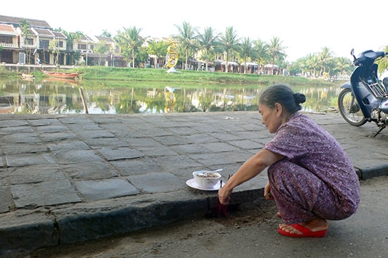 Vào mỗi sớm mai.