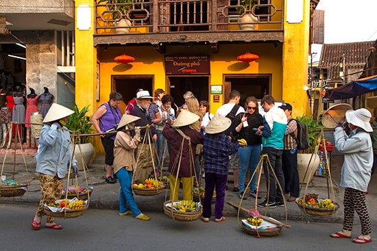 Hàng rong Hội An. Ảnh: Lê Vấn