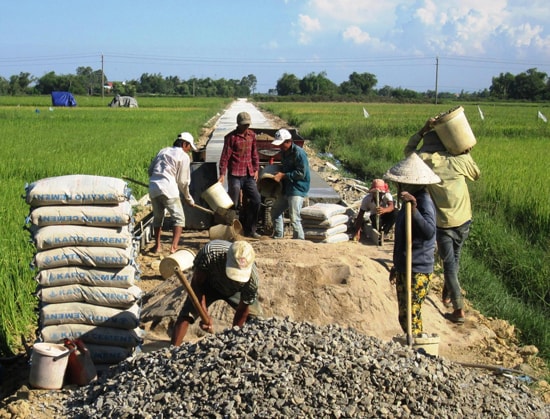 Đề án kiên cố hóa giao thông nông thôn được đánh giá là hiệu quả nên các cơ quan quản lý yêu cầu cần tiếp tục thực hiện nghị quyết này. Ảnh: V.SỰ