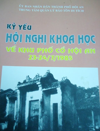 Kỷ yếu hội nghị khoa học đầu tiên về Hội An cách đây 30 năm. Ảnh: V.V.T