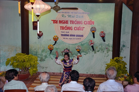 Ra mắt tập sách “Tai nghe trống chiến trống chầu” của Trương Đình Quang.