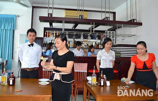Ngành nghề thuộc lĩnh vực du lịch hiện được nhiều bạn trẻ lựa chọn.