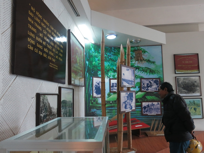 Khu trưng bày trong nhà ở Bảo tàng Khu V