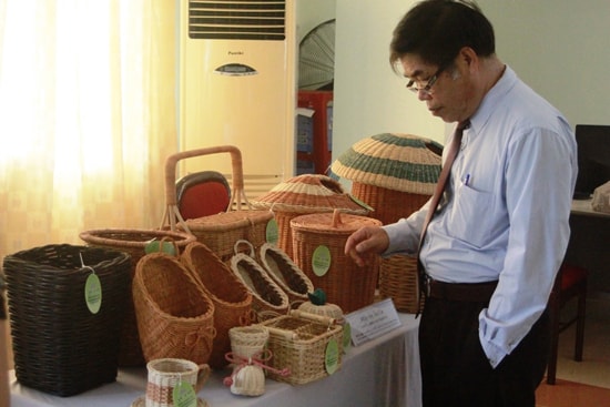 A tourist  with the products of community tourism village