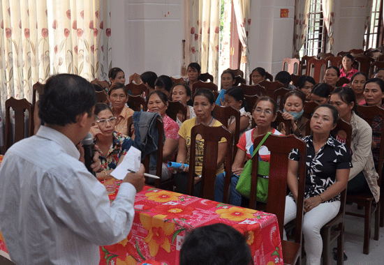 Tuyên truyền phát triển đối tượng, là giải pháp góp phần thực hiện tốt công tác thu BHXH năm 2015.Ảnh: D.L